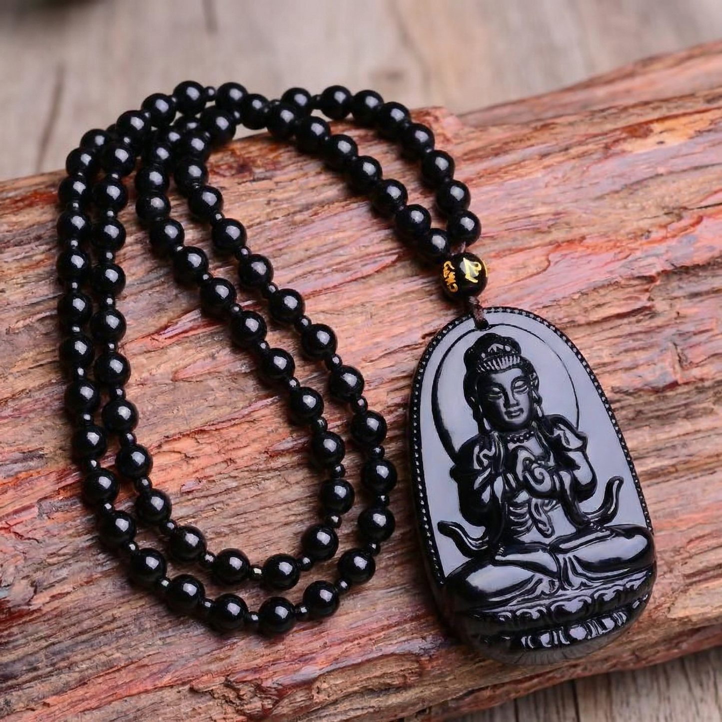 COLLAR BUDA MEDITANDO